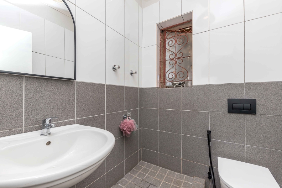 2 Bedroom Property for Sale in Athlone Western Cape